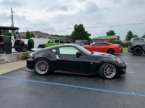 Used 2020 Nissan 370Z NISMO RWD image 2