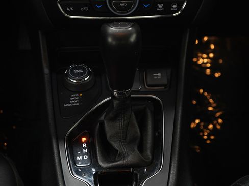 Used 2020 Jeep Cherokee Limited image 21