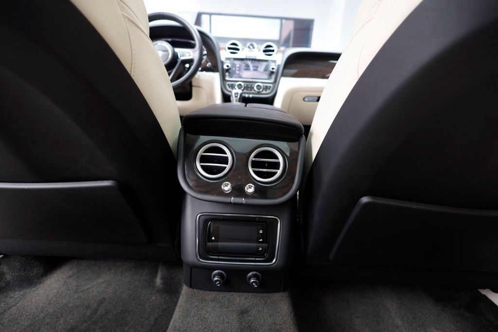 Used 2019 Bentley Bentayga AWD/4WD image 39