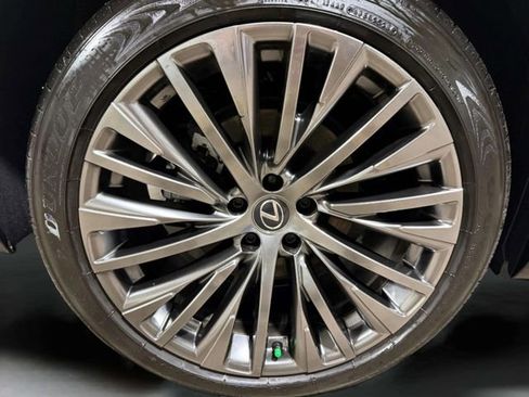 Used 2023 Lexus RZ 450e Premium image 34