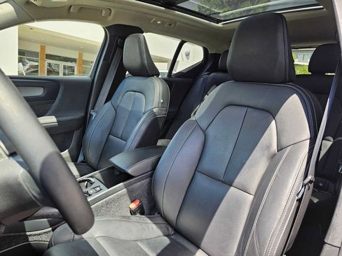 Certified 2023 Volvo XC40 B5 Plus w/ Protection Package Premier AWD/4WD image 22