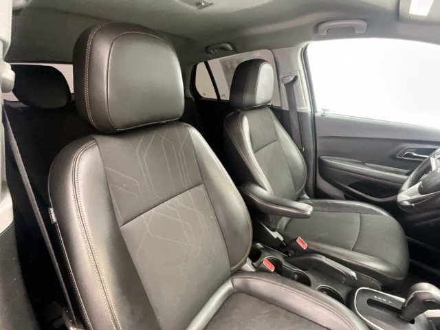 Used 2022 Chevrolet Trax LT w/ Midnight Edition AWD/4WD image 14