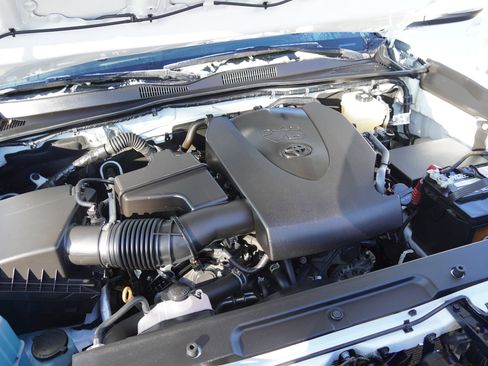 Certified 2023 Toyota Tacoma TRD Off-Road image 14