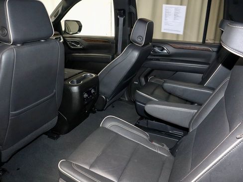 Used 2023 Chevrolet Suburban Premier image 20