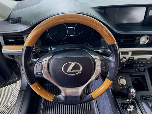 Used 2014 Lexus ES 300h w/ Premium Package w/Bamboo Trim image 15