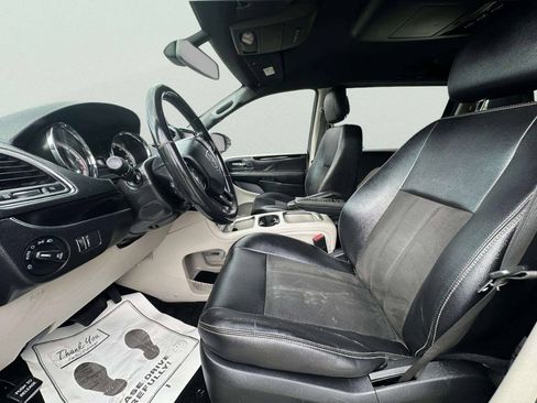 Used 2019 Dodge Grand Caravan SXT FWD image 14
