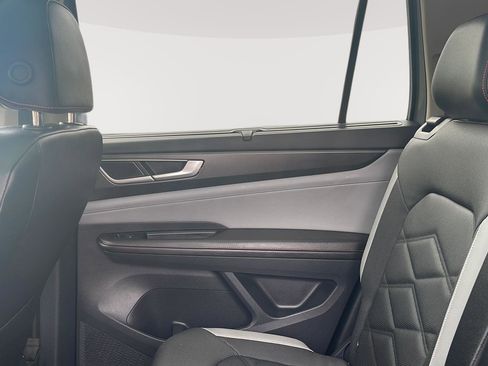 Used 2024 Volkswagen Atlas Peak Edition SE AWD/4WD image 9