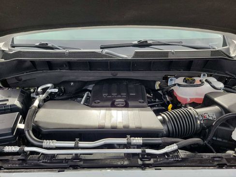 Used 2025 Chevrolet Silverado 1500 Custom image 9