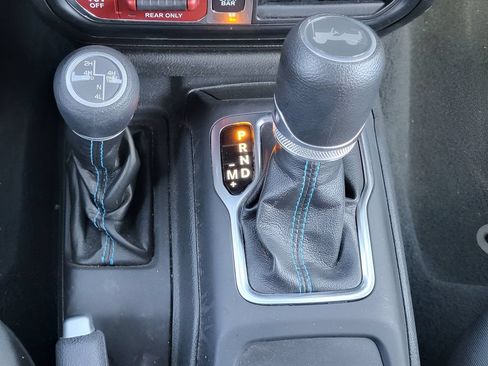 Used 2022 Jeep Wrangler Unlimited Rubicon 4xe w/ Cold Weather Group AWD/4WD image 15