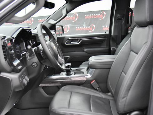 Used 2025 Chevrolet Silverado 1500 LTZ w/ Technology Package image 19