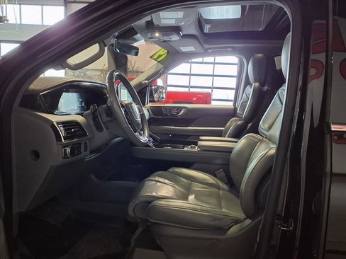 Used 2019 Lincoln Navigator L Reserve image 24