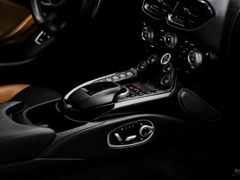 Used 2020 Aston Martin V8 Vantage Coupe image 43