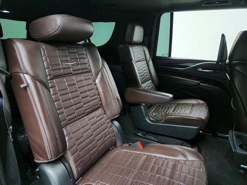 Used 2022 Cadillac Escalade ESV Sport Platinum w/ LPO, ONYX Package AWD/4WD image 32