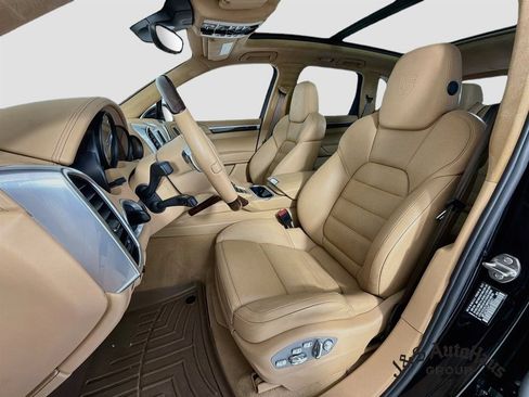 Used 2012 Porsche Cayenne Turbo AWD/4WD image 11