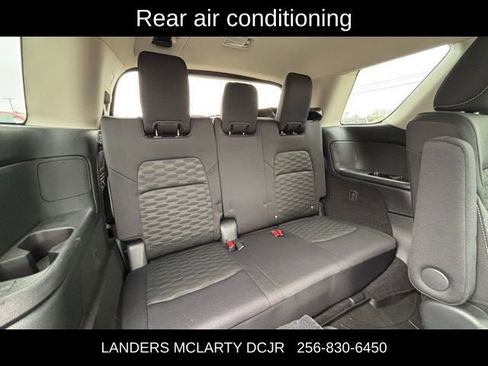 Used 2023 Nissan Pathfinder SV w/ SV Premium Package image 17