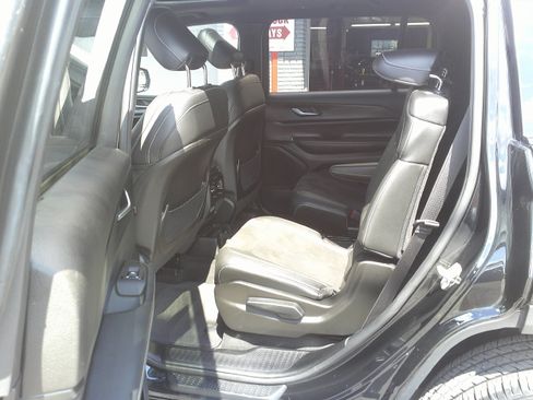 Used 2023 Jeep Grand Cherokee L Laredo AWD/4WD image 17