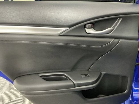 Used 2018 Honda Civic Touring image 9
