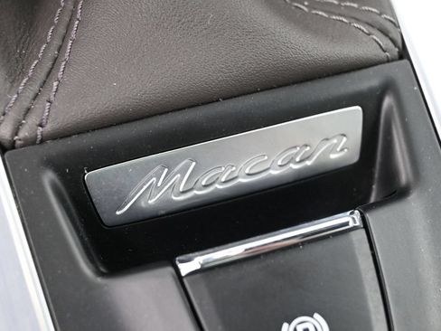 Certified 2018 Porsche Macan S AWD/4WD image 18