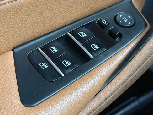 Used 2018 BMW M550i xDrive w/ Driving Assistance Package image 32