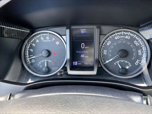 Used 2019 Toyota Tacoma TRD Off-Road AWD/4WD image 18