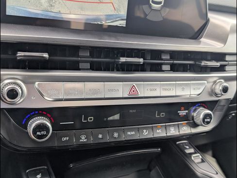 Used 2024 Kia Telluride S FWD image 16