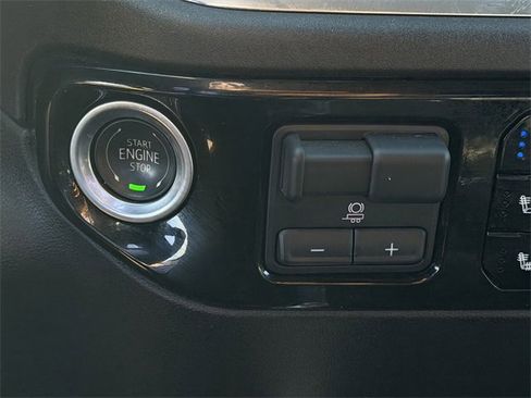 Used 2024 Chevrolet Silverado 2500 LTZ w/ LTZ Convenience Package image 20