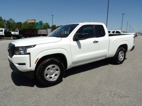 Used 2022 Nissan Frontier S image 3