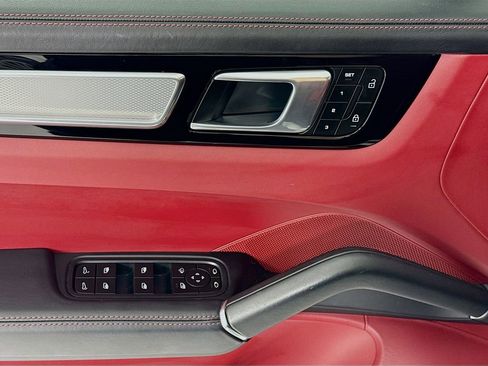 Certified 2023 Porsche Cayenne Platinum Edition image 11