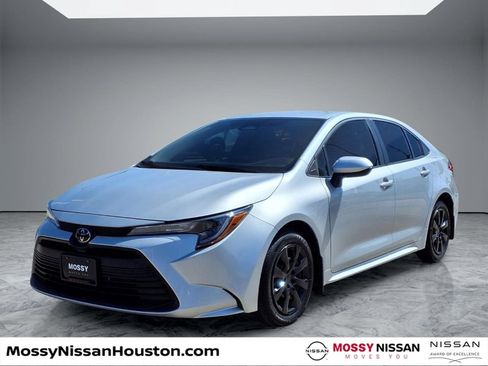 Used 2026 Toyota Corolla LE FWD image 4