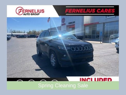 Used 2024 Jeep Compass Latitude w/ Sun and Sound Group AWD/4WD image 1