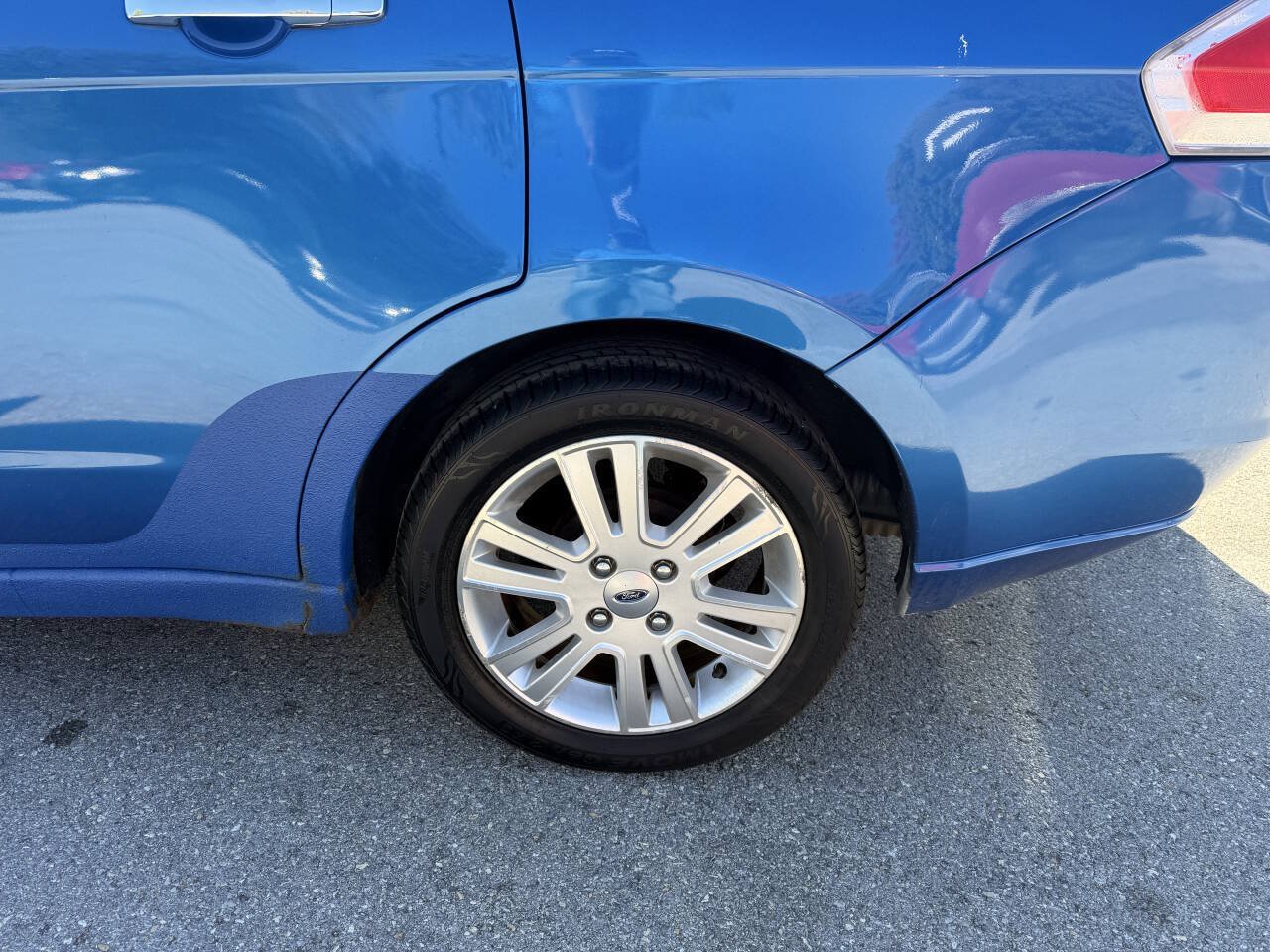 Used 2010 Ford Focus SEL FWD image 5