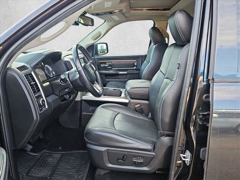Used 2018 RAM 1500 Laramie w/ Convenience Group AWD/4WD image 17