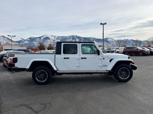 Used 2023 Jeep Gladiator Overland image 4