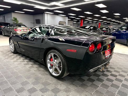 Used 2007 Chevrolet Corvette Coupe w/ Preferred Equipment Group RWD image 11