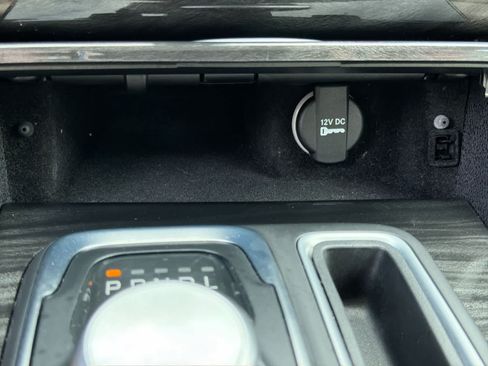 Used 2017 Chrysler 300 Limited w/ Value Package RWD image 32