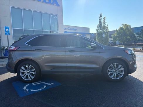 Used 2019 Ford Edge Titanium w/ Equipment Group 301A FWD image 5