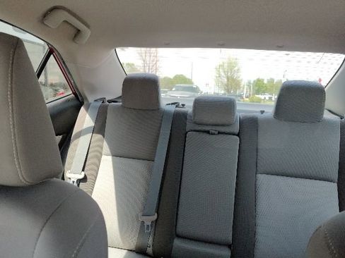 Used 2018 Toyota Corolla LE image 31