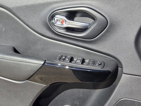 Used 2023 Jeep Cherokee Altitude Lux image 27