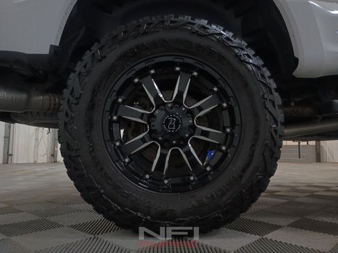 Used 2020 Ford F250 XLT w/ XLT Premium Package AWD/4WD image 18