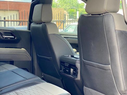 Used 2022 Chevrolet Silverado 1500 ZR2 w/ Technology Package image 5