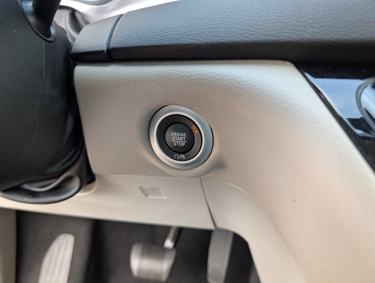 Used 2024 Chrysler Pacifica Touring-L FWD image 21