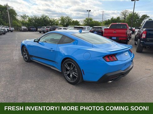 Used 2025 Ford Mustang Premium image 4