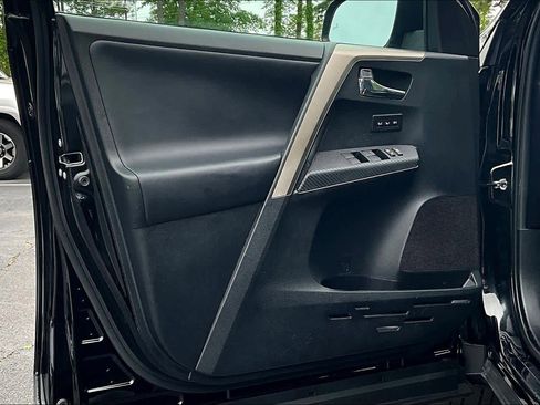 Used 2015 Toyota RAV4 Limited w/ Technology Package image 22