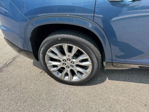 Certified 2025 GMC Acadia Denali w/ Super Cruise Package image 8