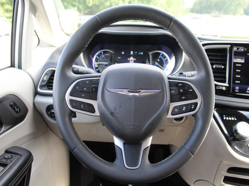 Used 2023 Chrysler Pacifica Touring-L FWD image 23