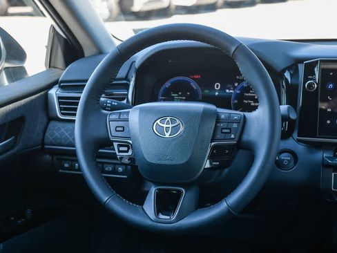 Used 2026 Toyota Camry XLE FWD image 12