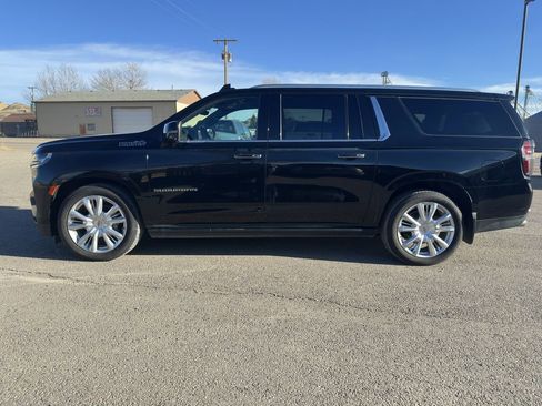 Used 2024 Chevrolet Suburban High Country image 4
