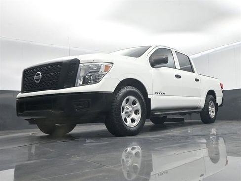 Used 2018 Nissan Titan S image 46