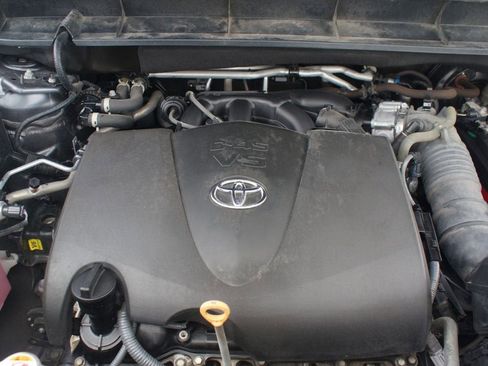 Used 2021 Toyota Highlander XLE FWD image 29