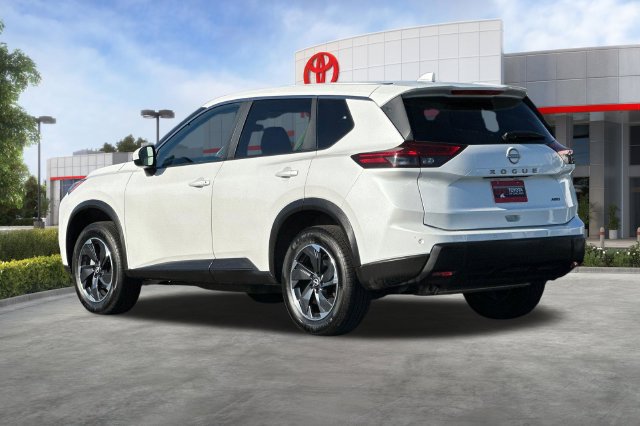 Used 2025 Nissan Rogue SV AWD/4WD image 6